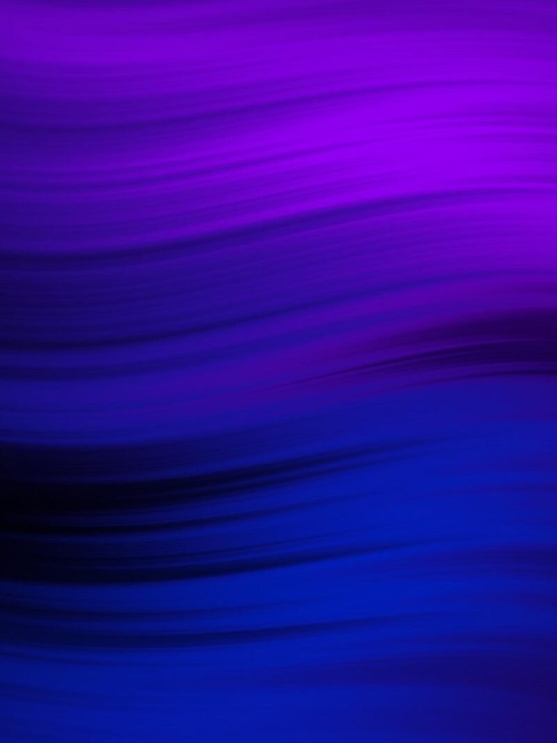 Dark iPhone wallpaper with inverse gradient of blue and purple